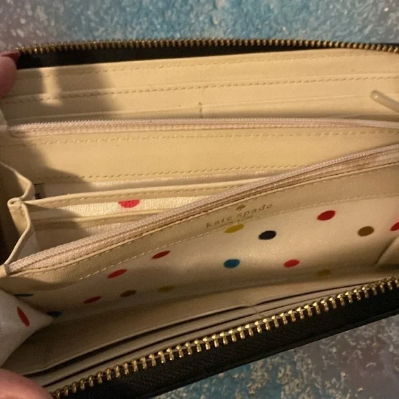 🎉HP🎉🎉Kate Spade Black Wallet - Picture 3 of 9